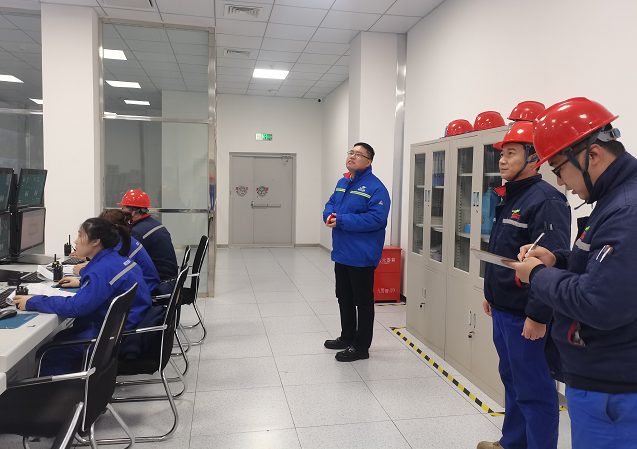 新春下基層 慰問走一線——集團董事長兼總裁春節走進原藥生產一線慰問員工